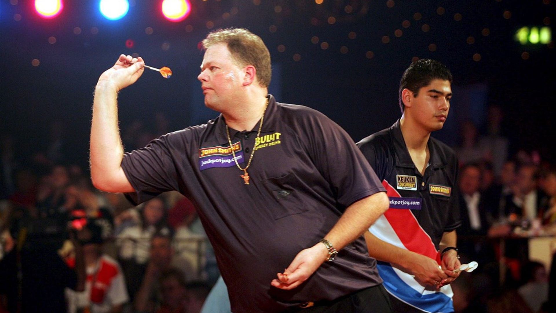 Darter Jelle Klaasen bereikt laatste zestien op WK van dartsbond WDF - Oost