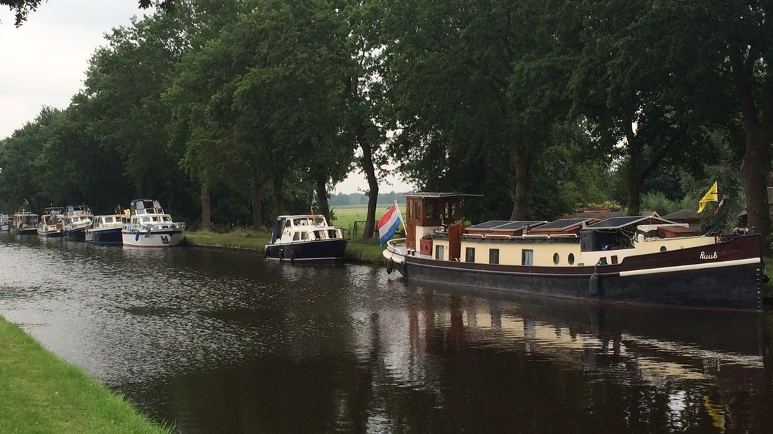 In totaal wachten zo'n twintig boten tot ze verder kunnen varen (Rechten: Hilde Boelema/RTV Drenthe)