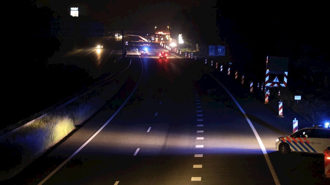 Auto ramt vangrail tussen Hengelo en Oldenzaal