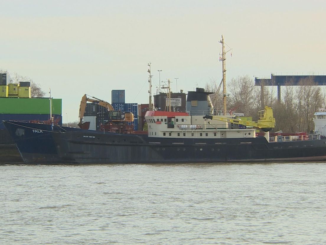 IJsbreker gezien vanuit Krimpen aan den IJssel