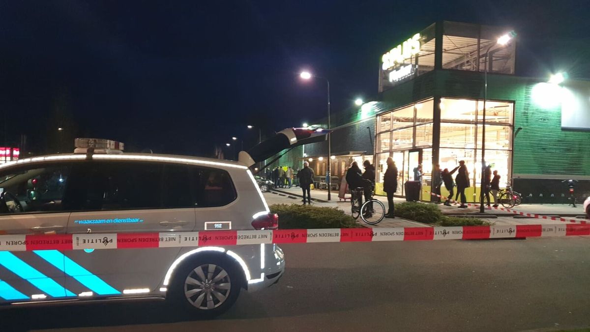 Possible Shots Fired at PLUS Supermarket in Klazienaveen: Police Investigation Underway