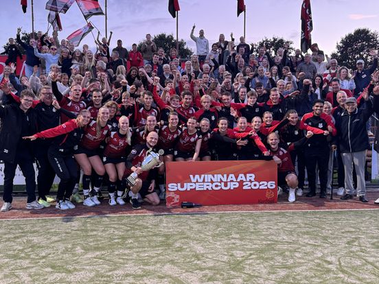 DOS'46 maakt favorietenrol waar en bekroont jubileumweekend met Supercupwinst