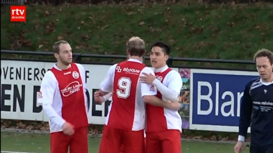 HZVV viert de 2-0 tegen Drenthina