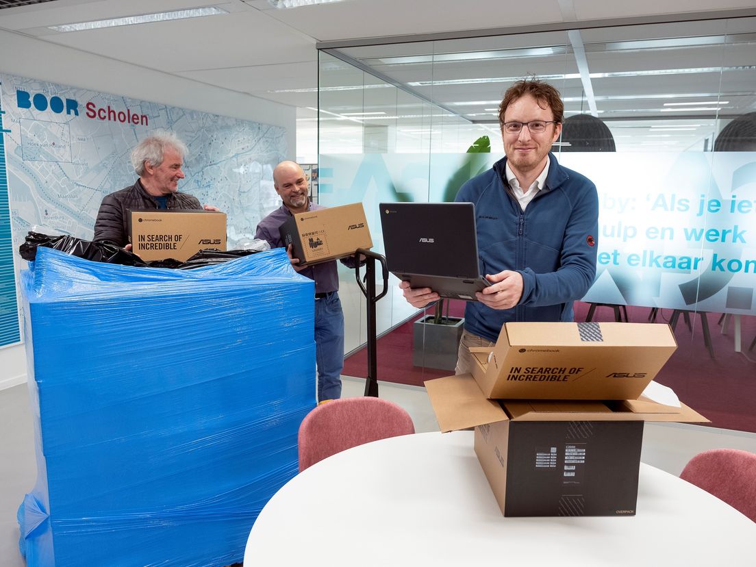 Er staan 3000 nieuwe laptops voor kinderen  klaar