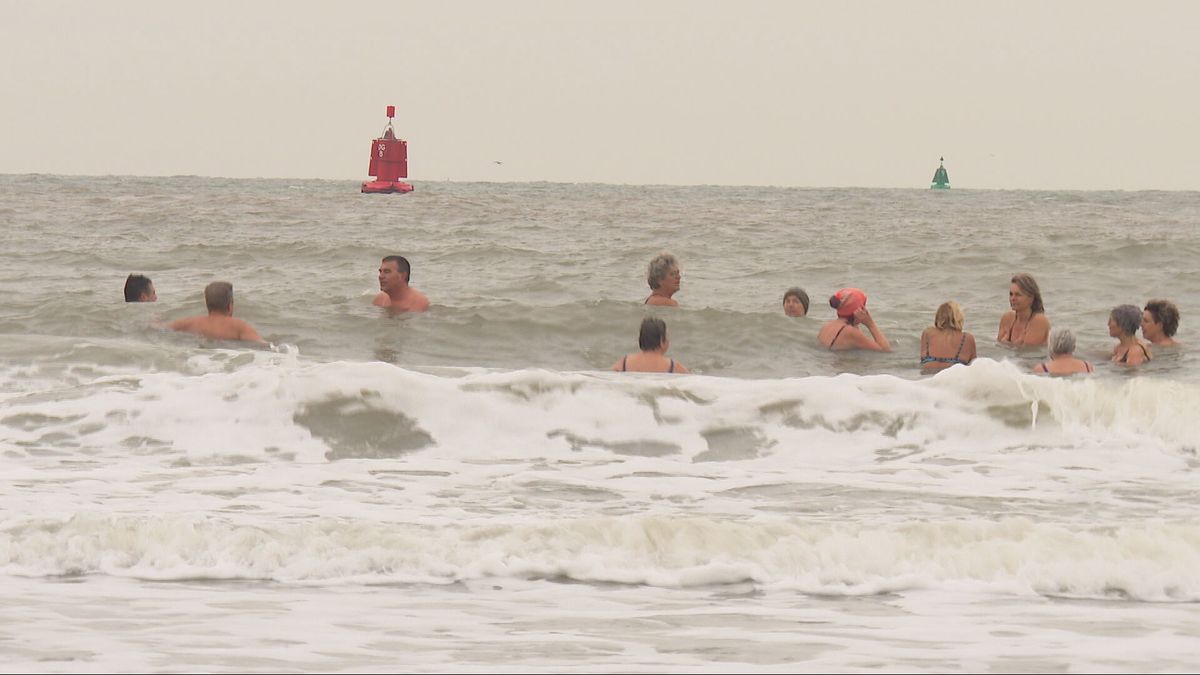 'Dippen' door weer en wind: deze bikkels trotseren wekelijks de