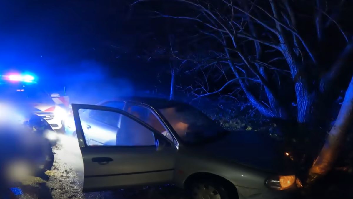 Beelden: Wilde achtervolging in Sittard eindigt in crash