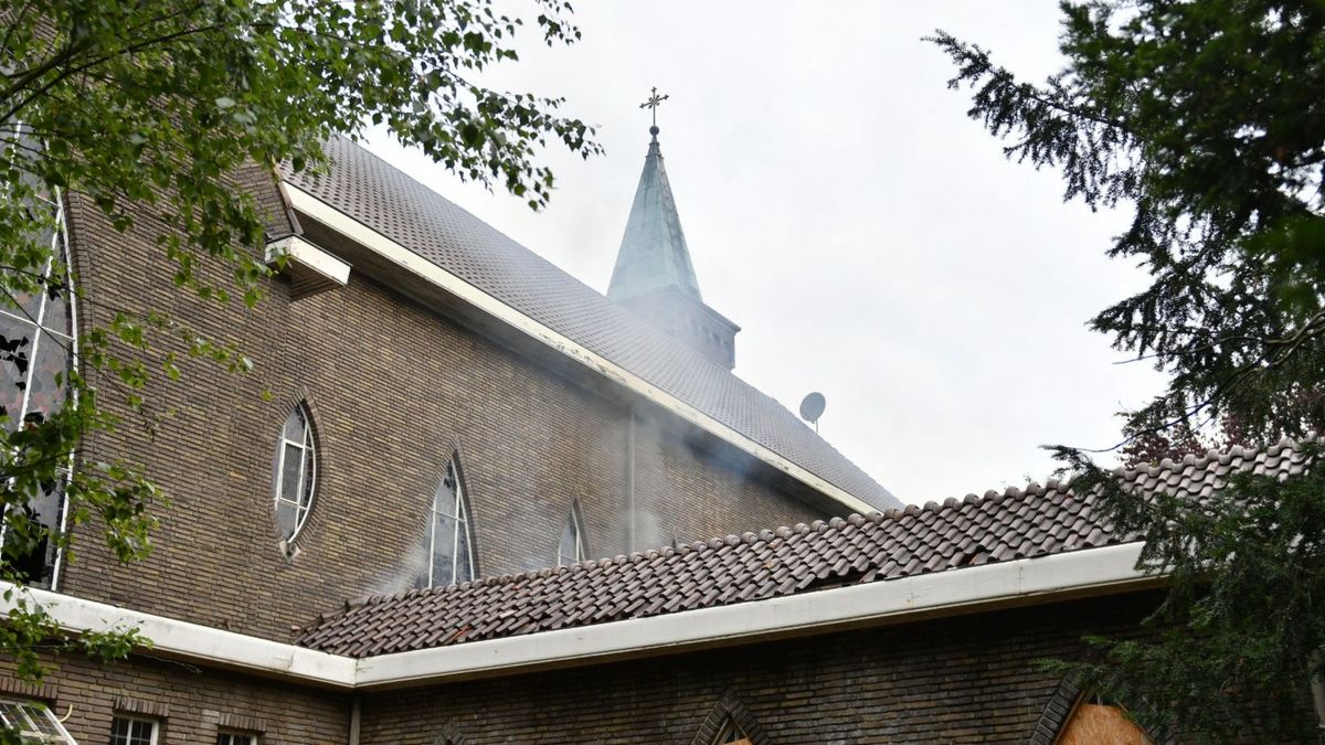 Opnieuw brand in voormalig klooster Oostrum: 'Moeilijk bereikbaar'