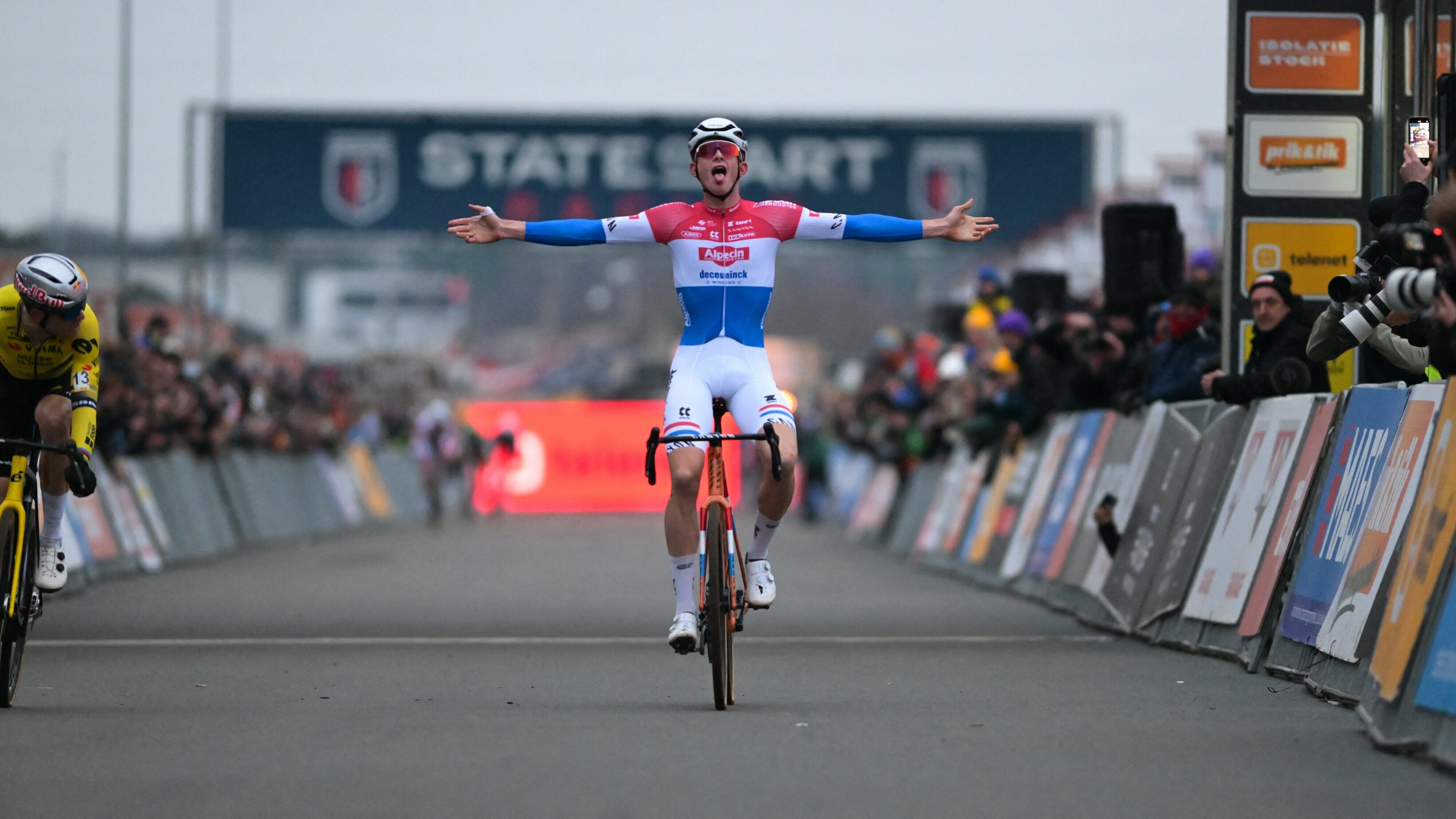 Del Grosso verslaat Van Aert en wint veldrit Heusden-Zolder