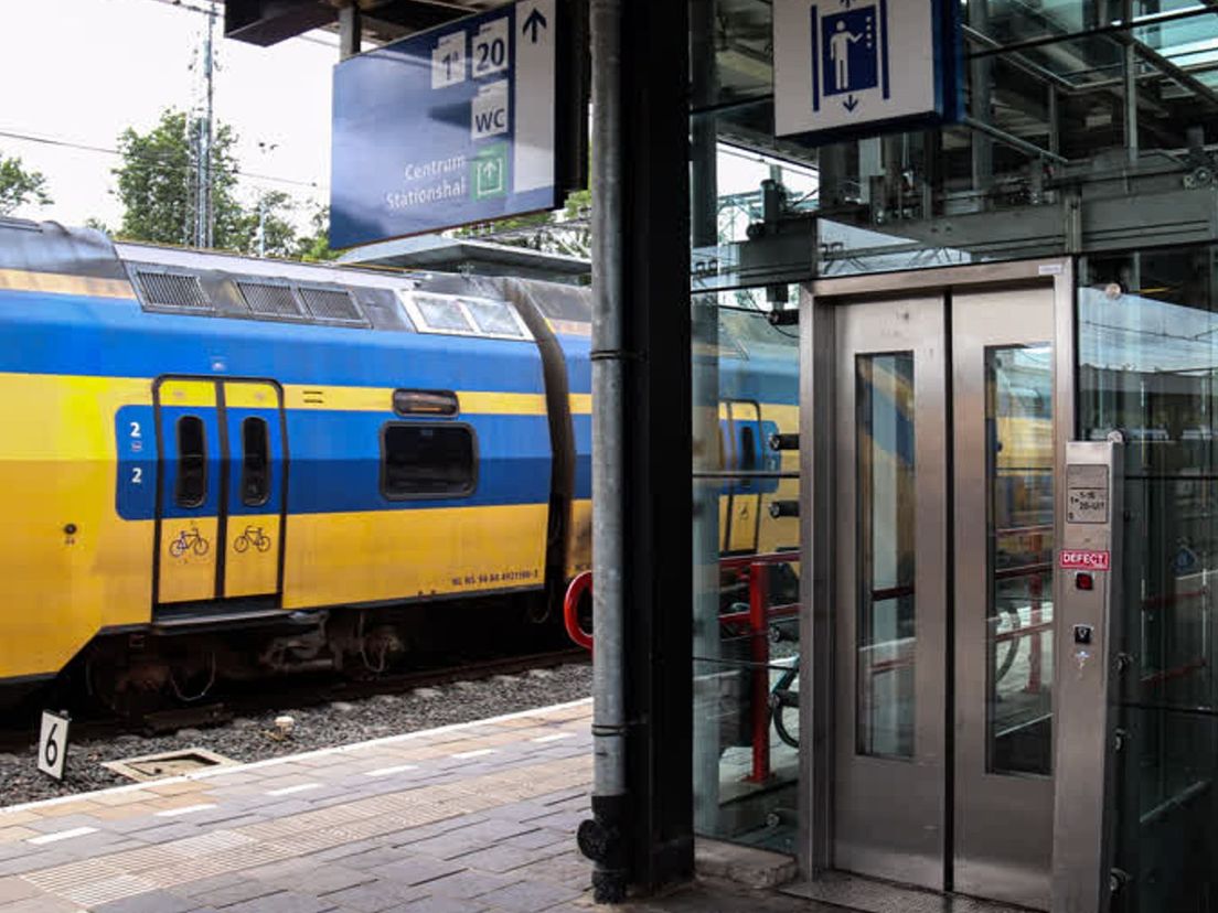 De kapotte lift op station Dordrecht