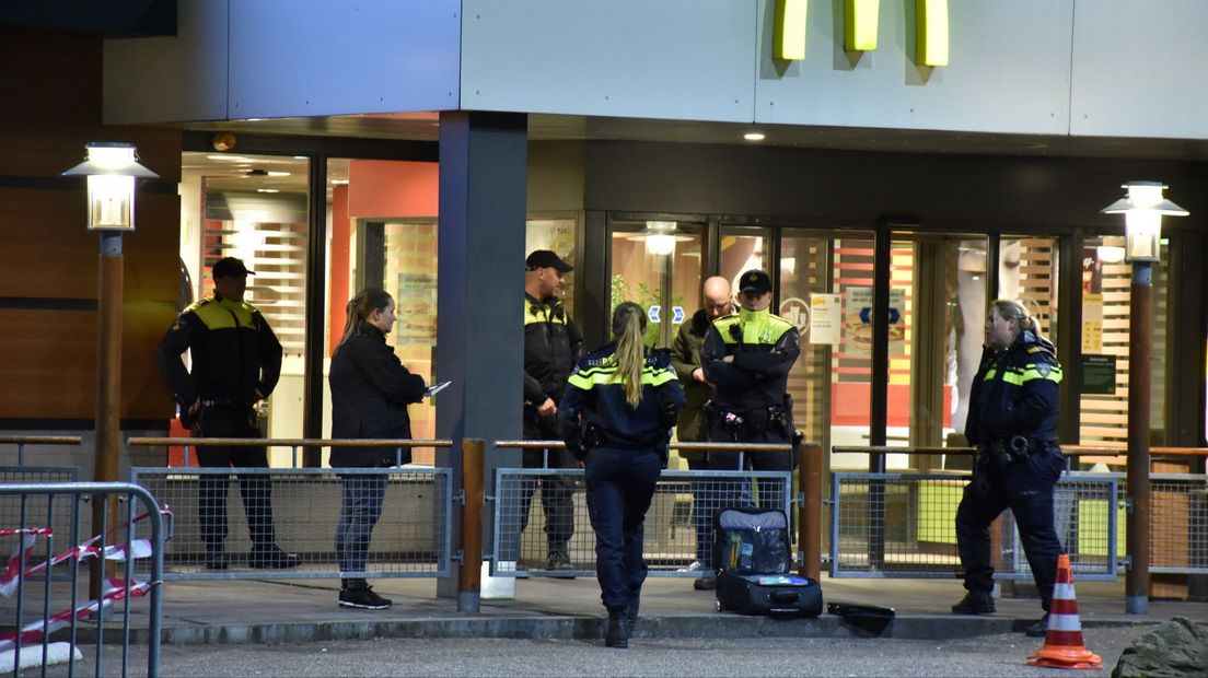 Bij een ruzie aan de Zilverstraat bij de McDonald's is geschoten.