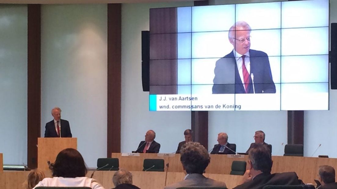 Van Aartsen tijdens zijn eerste toespraak in de Statenzaal (Rechten: RTV Drenthe/Andries Ophof)