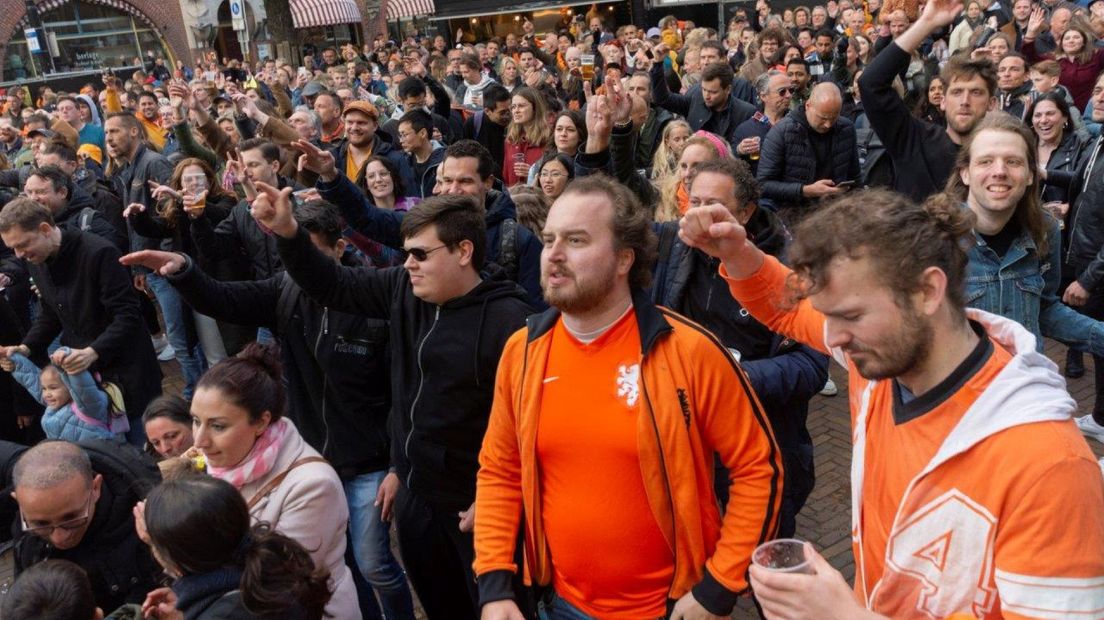 Publiek op het Kerkplein