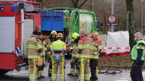 Fietser overleden na aanrijding met vuilniswagen. Fietser overleden na aanrijding met vuilniswagen.