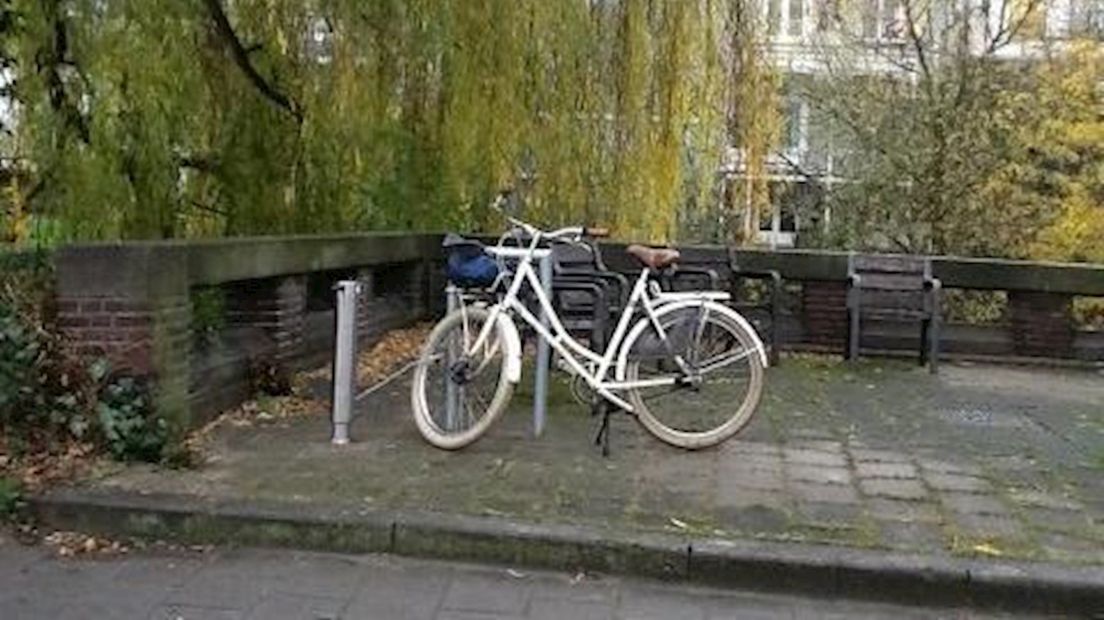De openbare fietspomp aan de Van Karnebeekstraat in Zwolle