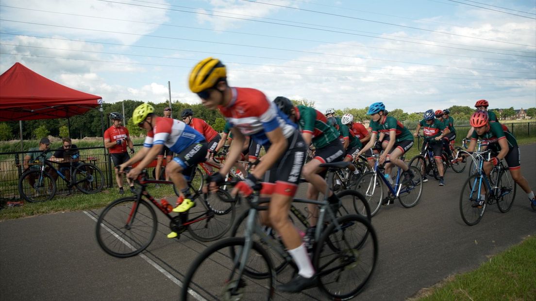 De G-sporters van WSV De Zwaluwen in Deventer laten zien dat fietsen voor iedereen is