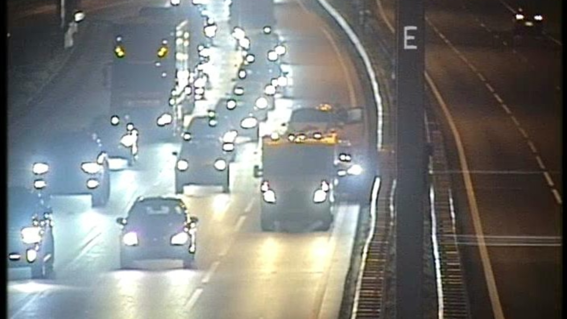 Flinke file op A12 bij Veenendaal na ongeluk, rijstroken weer vrij.