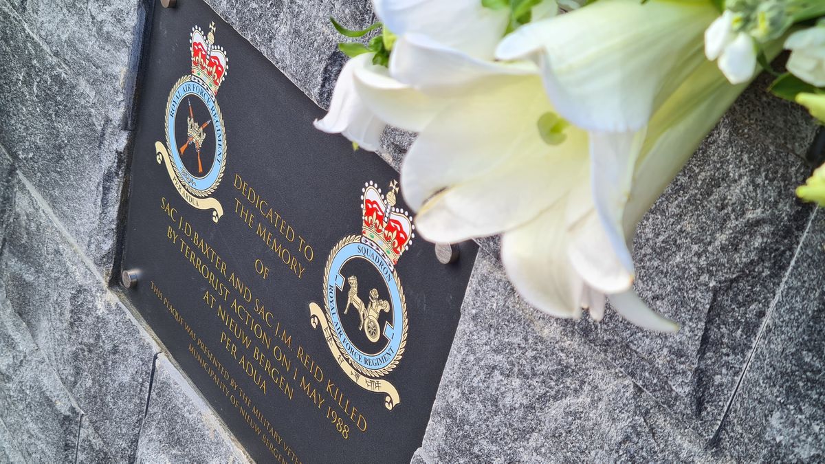Slachtoffers IRA-aanslag Nieuw Bergen na 38 jaar herdacht met plaquette