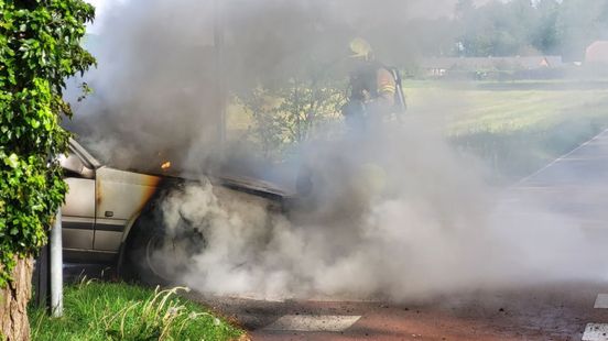 Auto uitgebrand • harde botsing. Auto uitgebrand • harde botsing.