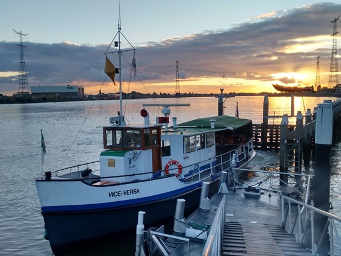 Het veerpontje tussen Lekkerkerk en Nieuw-Lekkerland