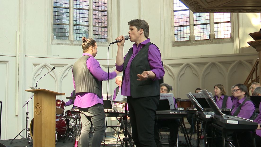 Anna-Marie Konraad zangeres toetsenist Zeeuwse Muzikanten