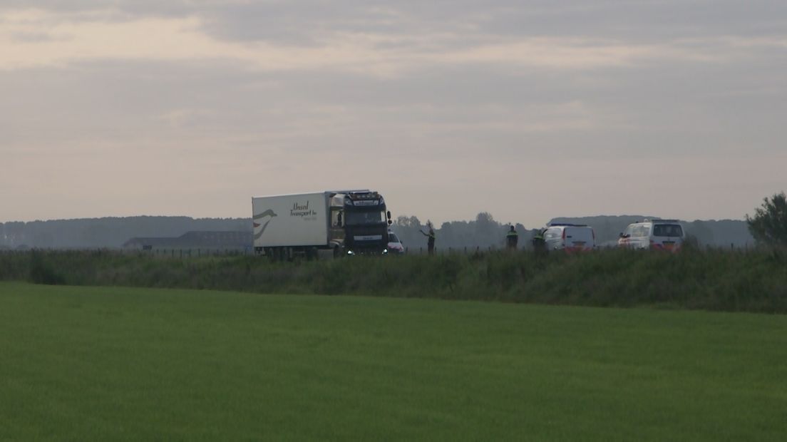 Op de Maas en Waalweg (N322) is ter hoogte van Boven-Leeuwen een vrachtwagen overvallen. Tijdens de overval meldde de chauffeur die met kleding onderweg was zich in paniek bij zijn bezorgadres.