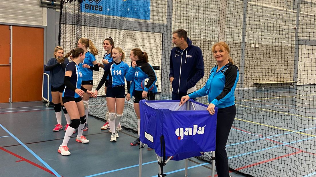 Ondanks het vroege uur meldden zich vanmorgen zo'n vijfentwintig volleyballers voor de training in Bilthoven.