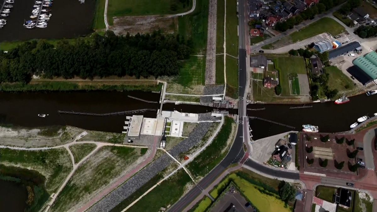 Het oude en nieuwe gemaal in Zoutkamp