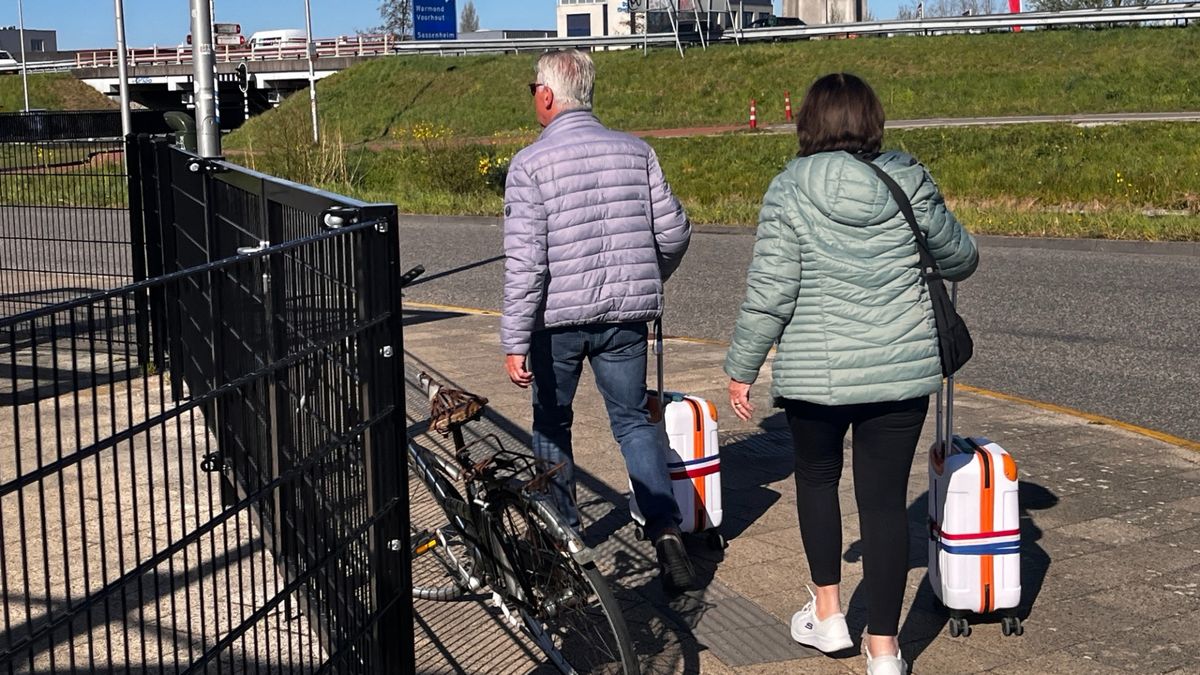 Onbeperkt gratis parkeren bij station langs snelweg verdwijnt waarschijnlijk, wordt 30 euro per dag
