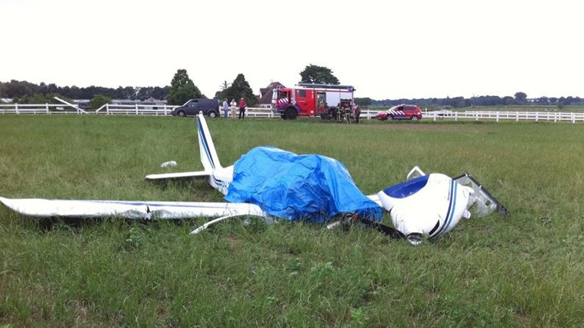 Vliegtuigje crasht tijdens noodlanding Lomm