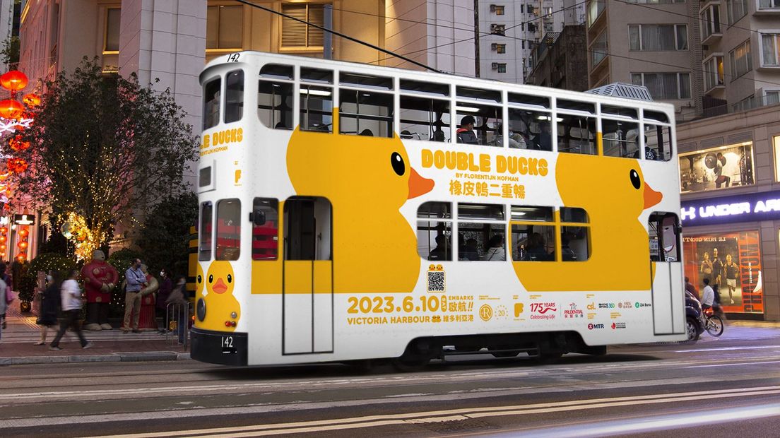 Een tram met de double ducks