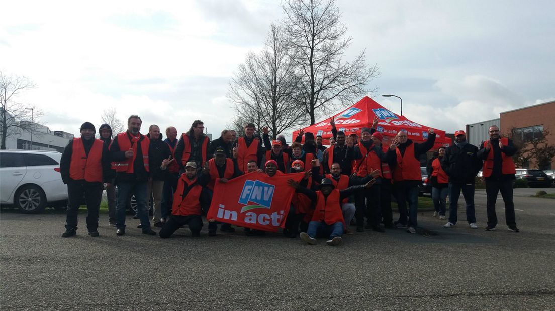 Medewerkers tijdens een eerdere staking in Woerden.