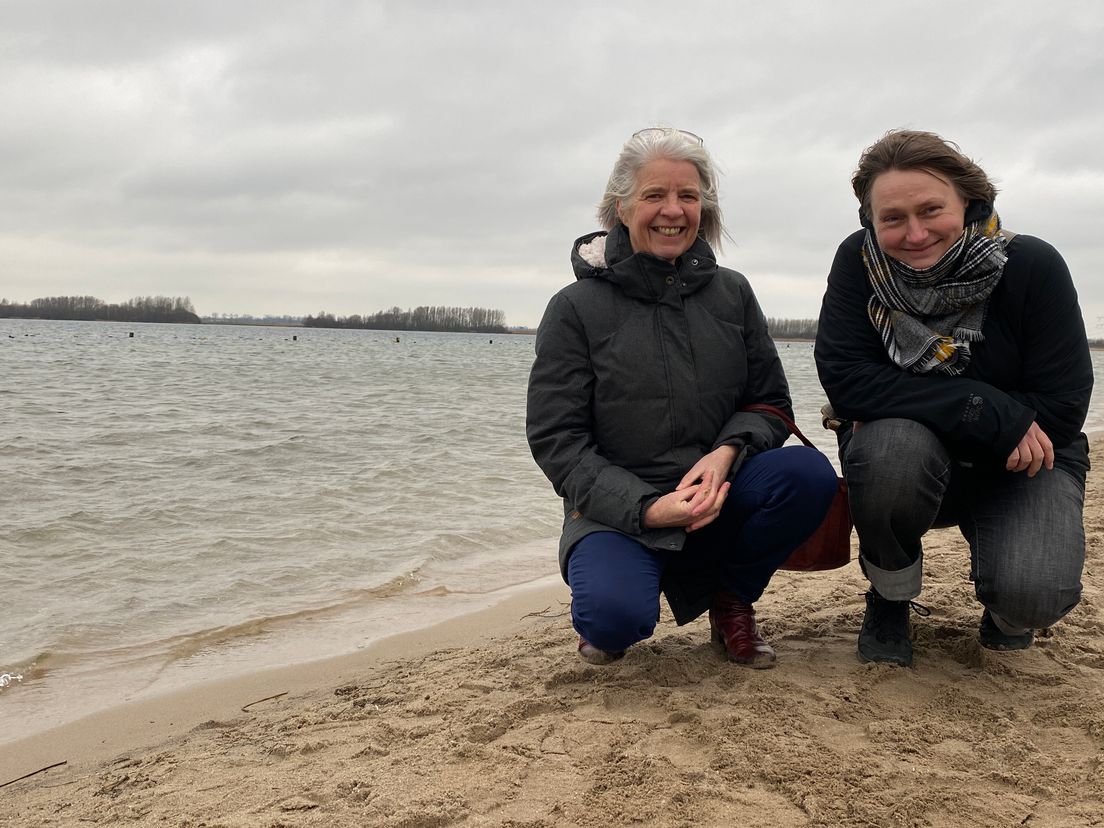 Esther Schulte en Corine Erades willen een verwarmd zwembad in de Zevenhuizerplas