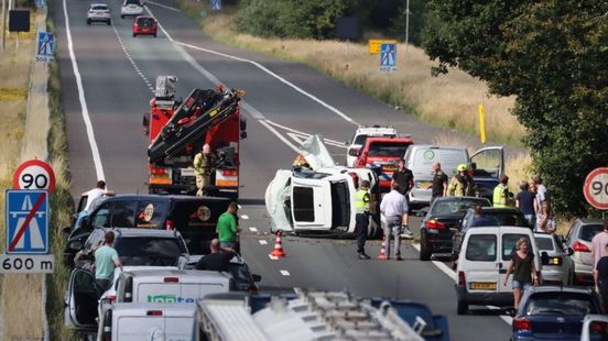 A30 midden in de spits dicht na zwaar ongeluk. A30 midden in de spits dicht na zwaar ongeluk.