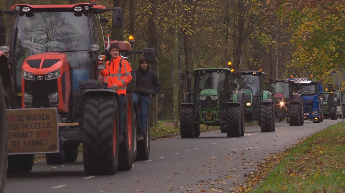 Boeren op weg naar Den Haag om te protesteren tegen plannen van het kabinet (Rechten: RTV Drenthe)