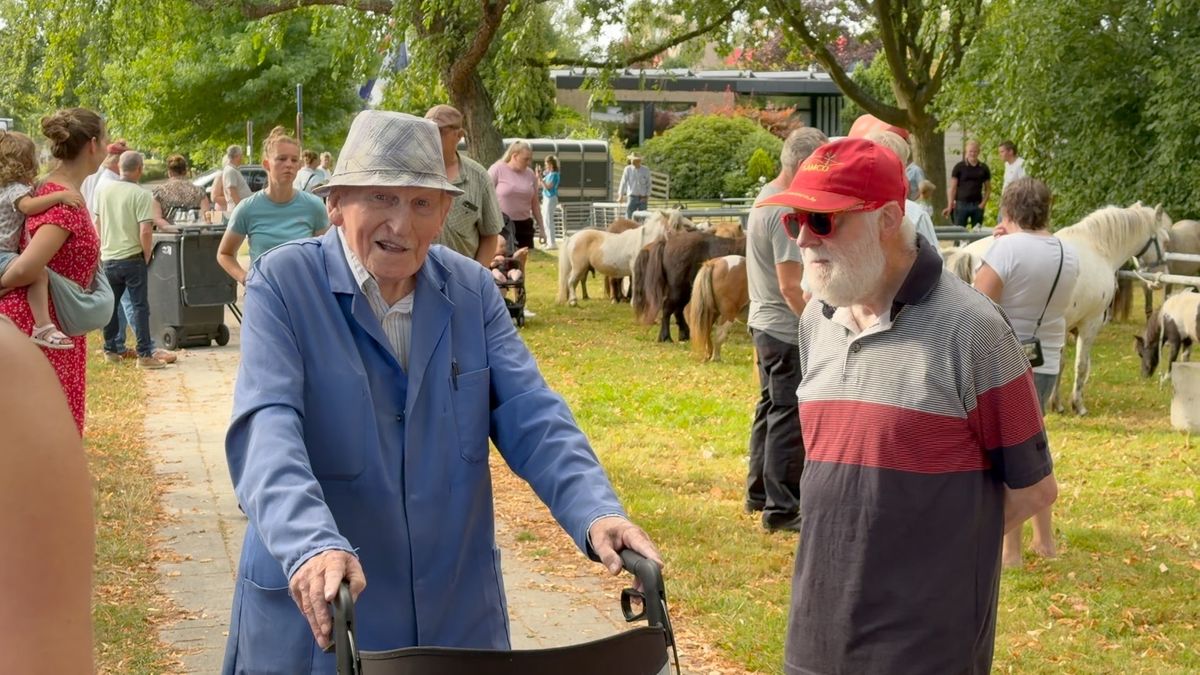 Ritske Hofstede (94) is al 60 jaar voorzitter van de paardenmarkt in Buitenpost