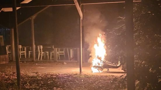 Scooter in brand gevlogen in Deventer Home