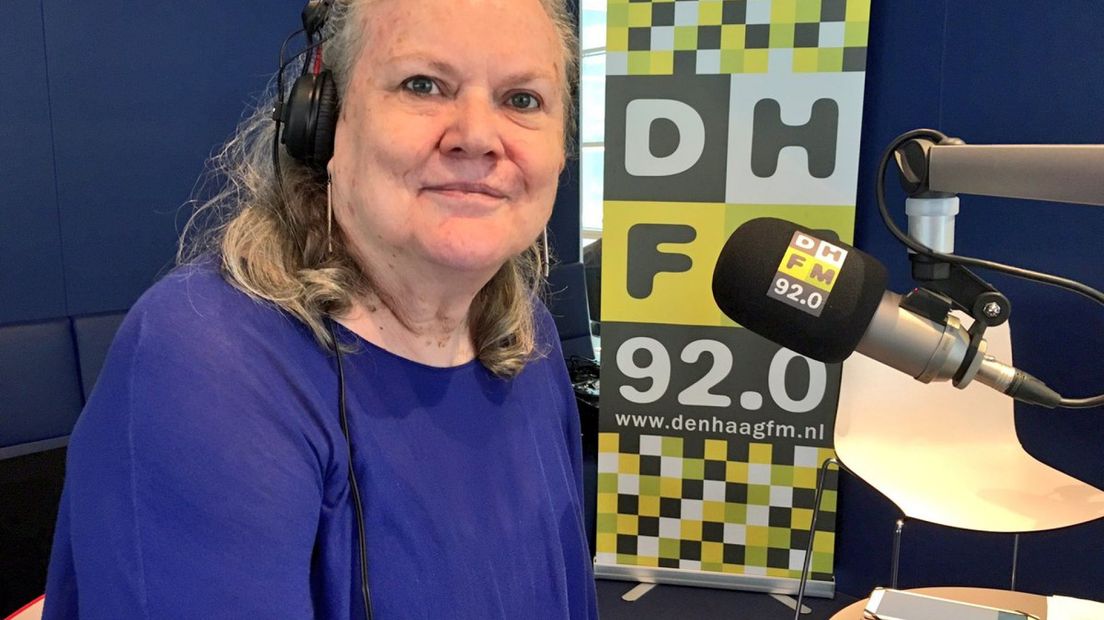 Jeltje van Nieuwenhoven in studio Den Haag FM