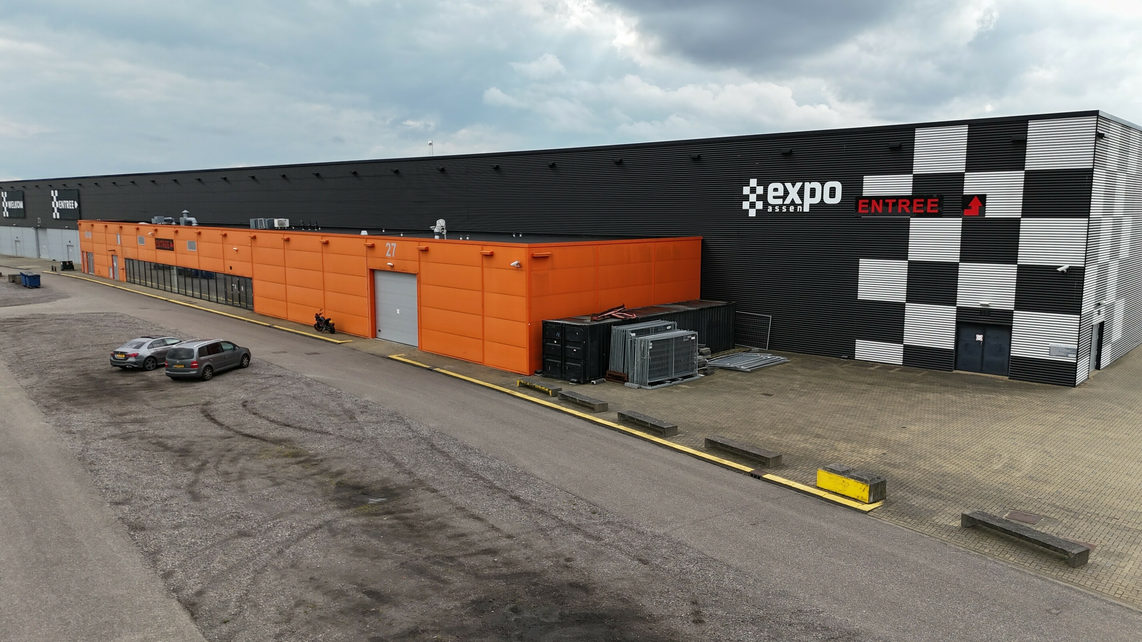 Asielzoekers verlaten Expo Hal in Assen: 'Eind dit jaar echt leeg'