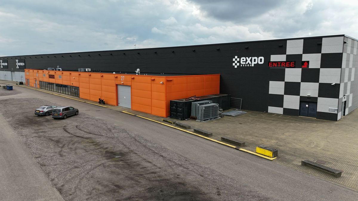 Asielzoekers verlaten Expo Hal in Assen: 'Eind dit jaar echt leeg'