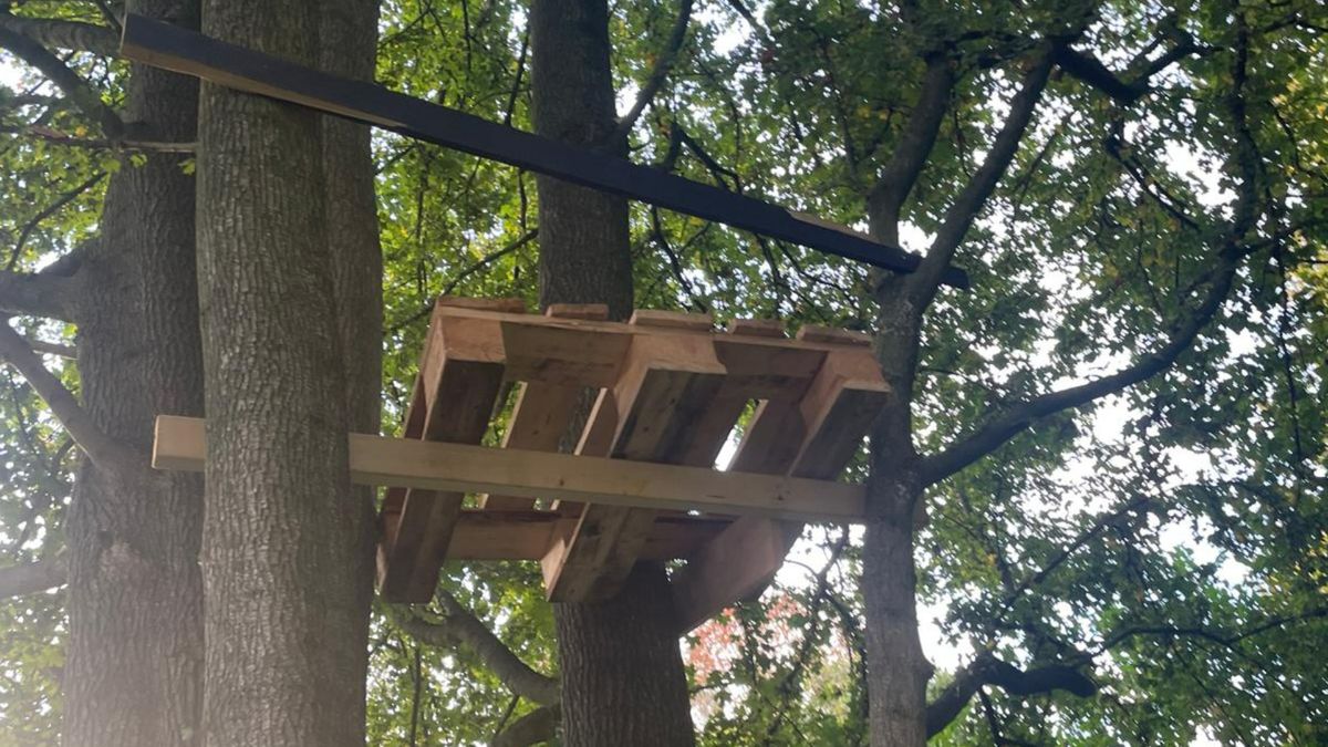 Is de gemeente aansprakelijk als kind uit zelfgebouwde boomhut valt?