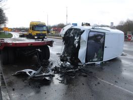 112-nieuws: Politie en brandweer in actie voor koppig paard  | Auto op zijn kant in Eemnes