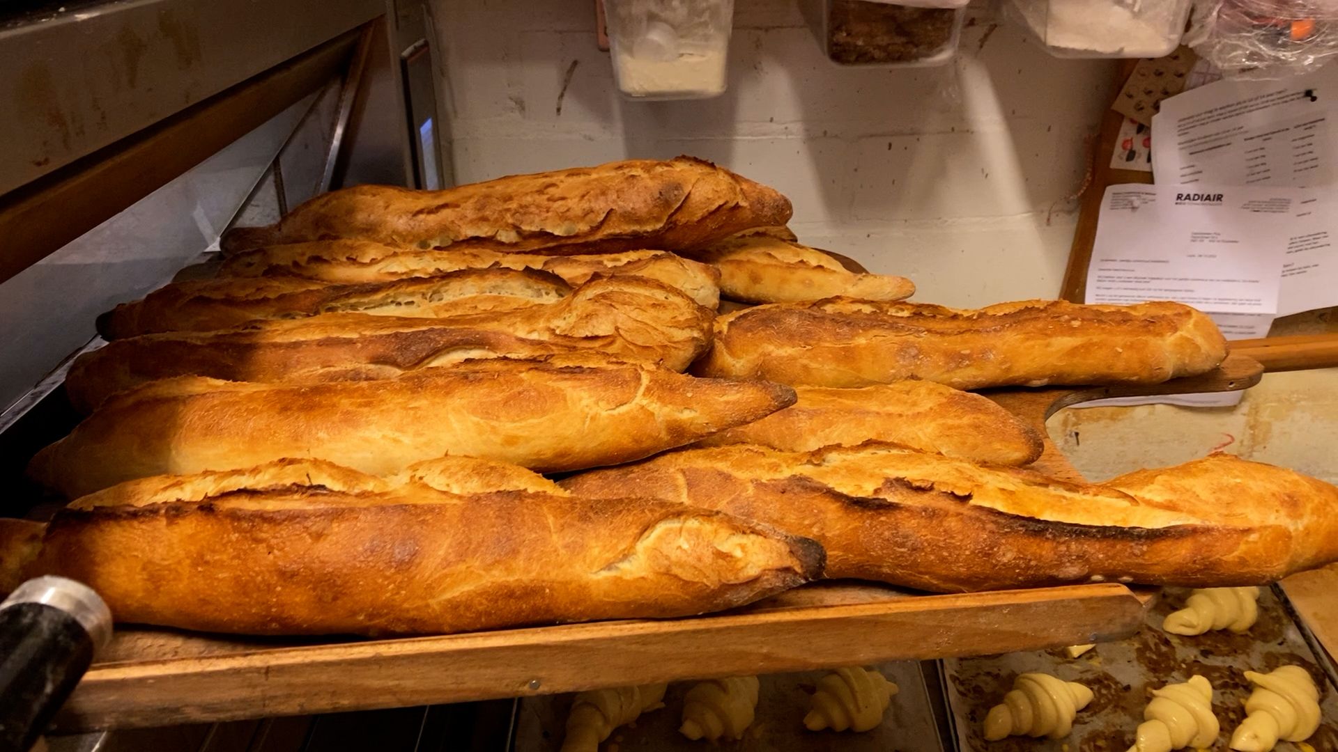 Toveren met meel, zout en water: op zoek naar Franse baguette-geheimen