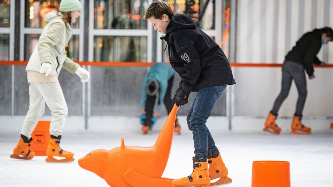 Ondanks de energieprijzen gaan toch diverse schaatsbaantjes weer open. Foto ter illustratie.