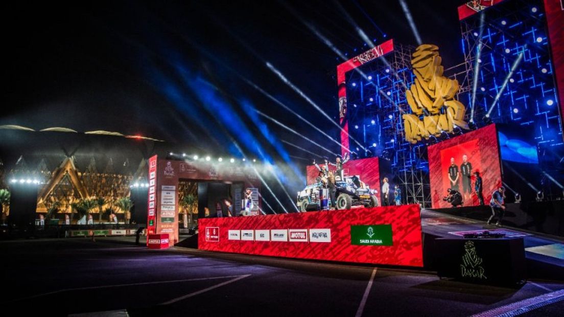Tim en Tom Coronel aan de start van de Dakar Rally