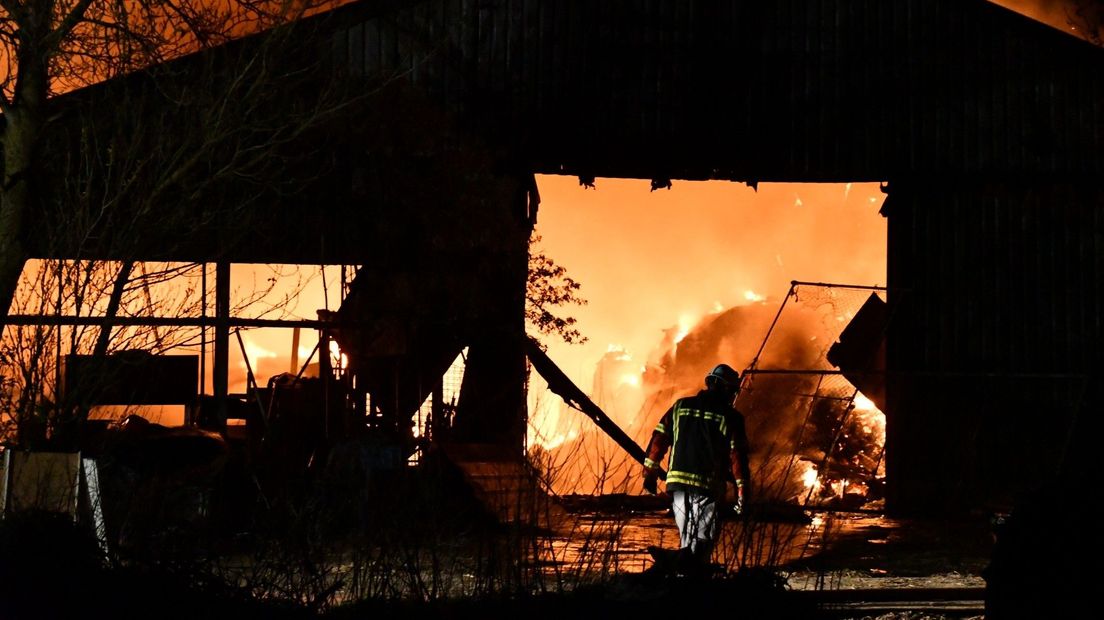 Schuur Poortvliet verwoest door brand