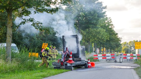 Graafkraan gaat in vlammen op bij benzinestation in Zevenhuizen
