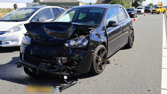 Meerdere auto's beschadigd na ongeluk op provinciale weg Home