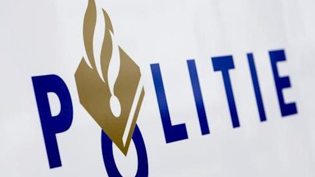 Politie belaagd