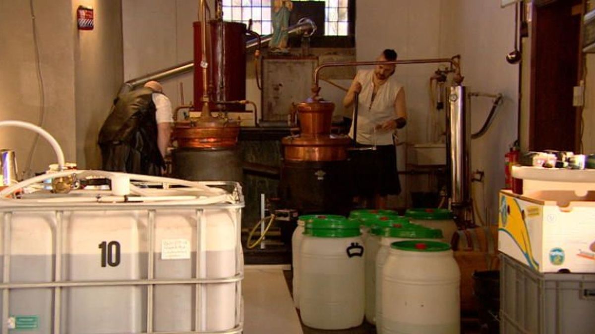 Tom Gernbrugge en Goderic van den Brande brouwen al twee jaar Zeeuwse ciders in hun kerk