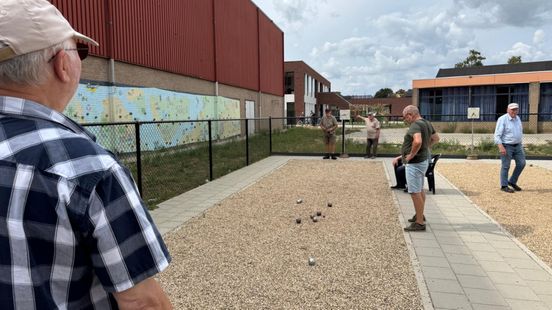 Bij deze jeu de boulesbaan wordt ook met geld gesmeten: 'Dat is echt buiten proporties' Home